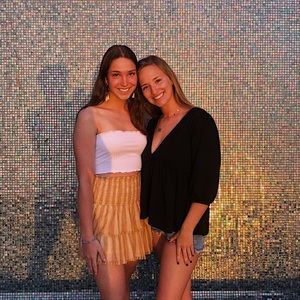 Meet your Posher, Hailey